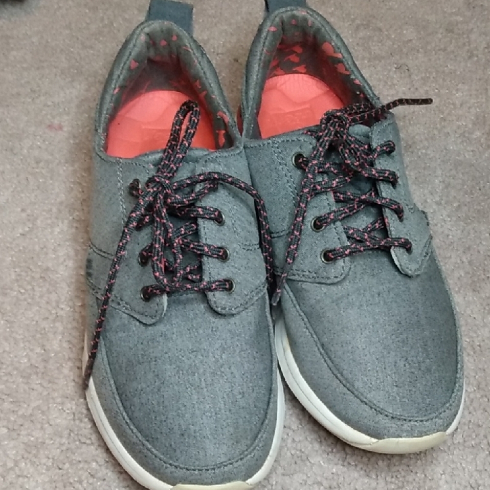 Reef Casual Gray Sneakers Size 6 Ladies